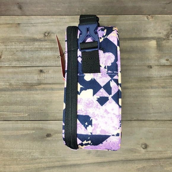 Nike Insulated Lunch Box - Picture 4 of 9